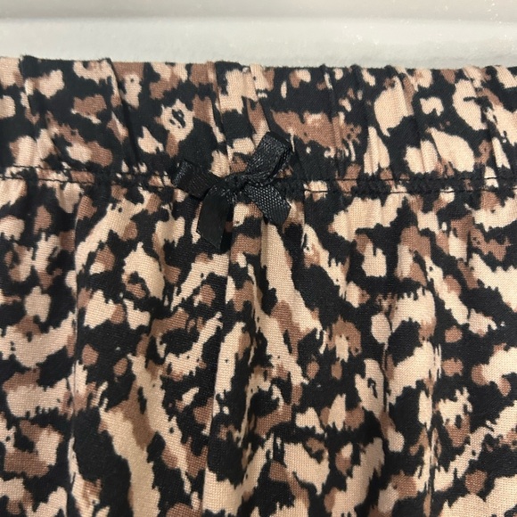 Stylish Just Be Women's Black and Tan Shorts, Size S - Picture 2 of 5